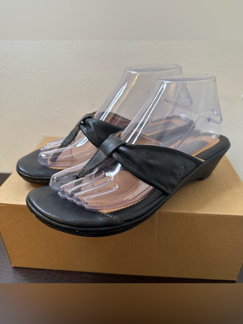 Born Black Leather Thong Wedge Slip-On Sandals Comfort Casual Women's US 8 EU 39